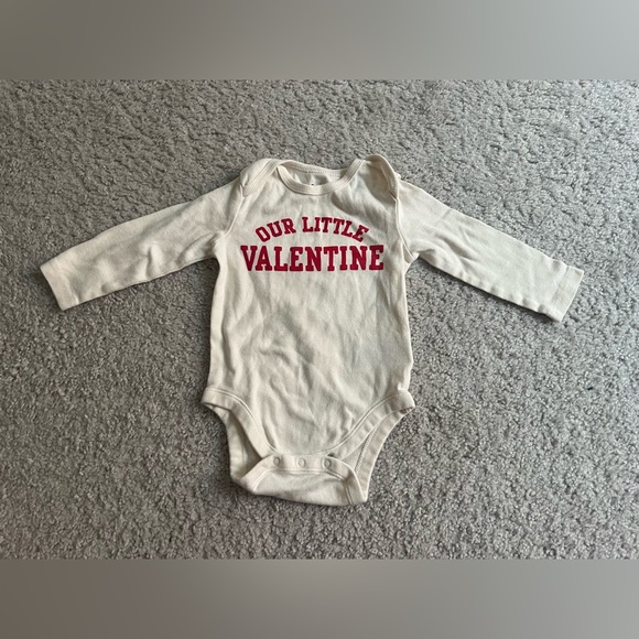 Old Navy Valentine’s Bundle 6-12 Months - Picture 2 of 5